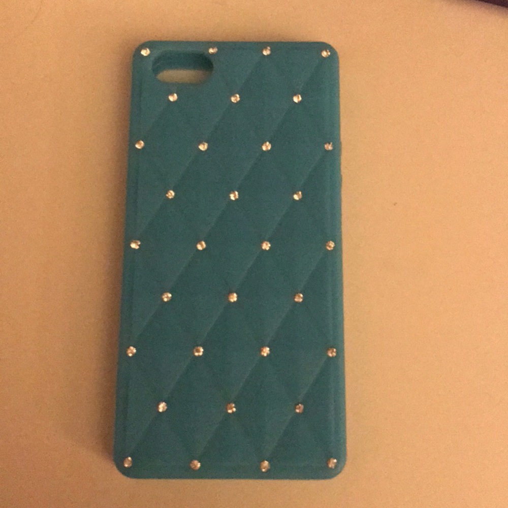 Blue iPhone 5s case with fake diamonds